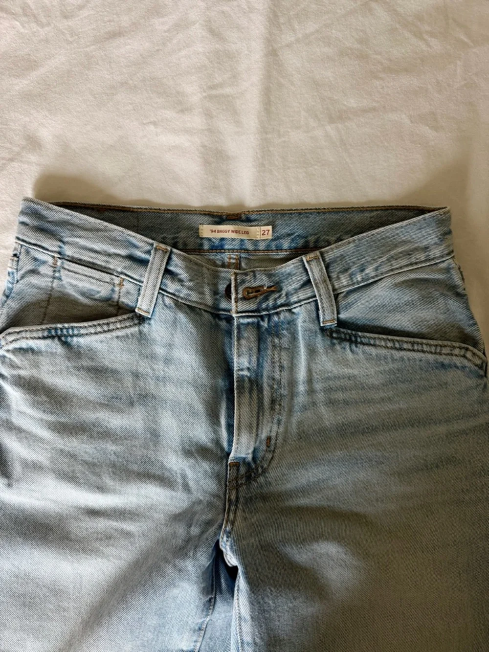 Levi's Women's 94 Baggy Wide Leg Jean - Picture 2 of 3